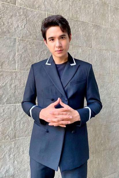 亚鹏明星,闪耀星途，璀璨人生